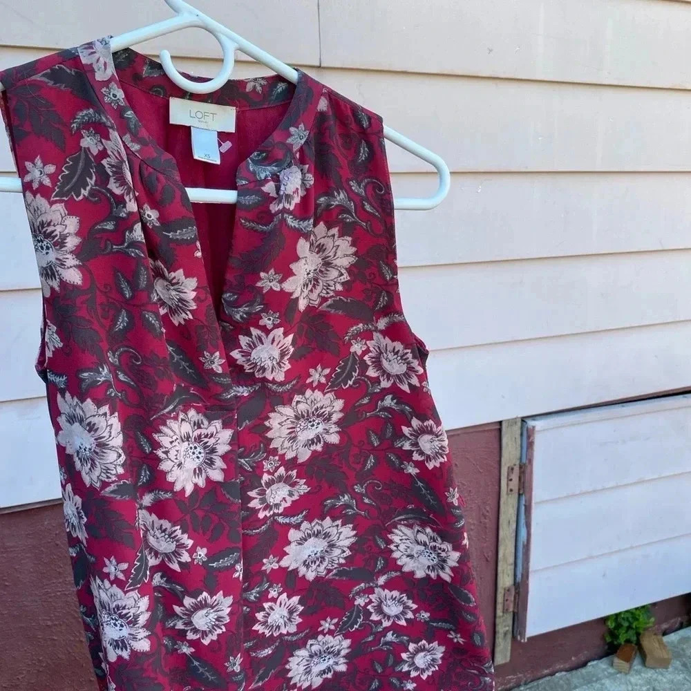 LOFT Outlet Burgundy Floral Sleeveless Dress V Neck Lined XS Perfect Condition - Picture 5 of 8
